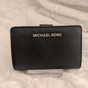 Michael Kors Black Saffiano Leather Medium Bifold Wallet EUC